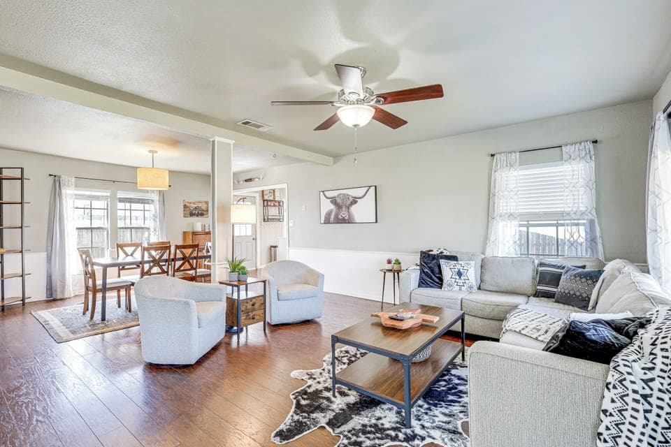 Belton Vacation Rental | 2BR | 1BA | 1,170 Sq Ft | 5 Steps Required to Enter