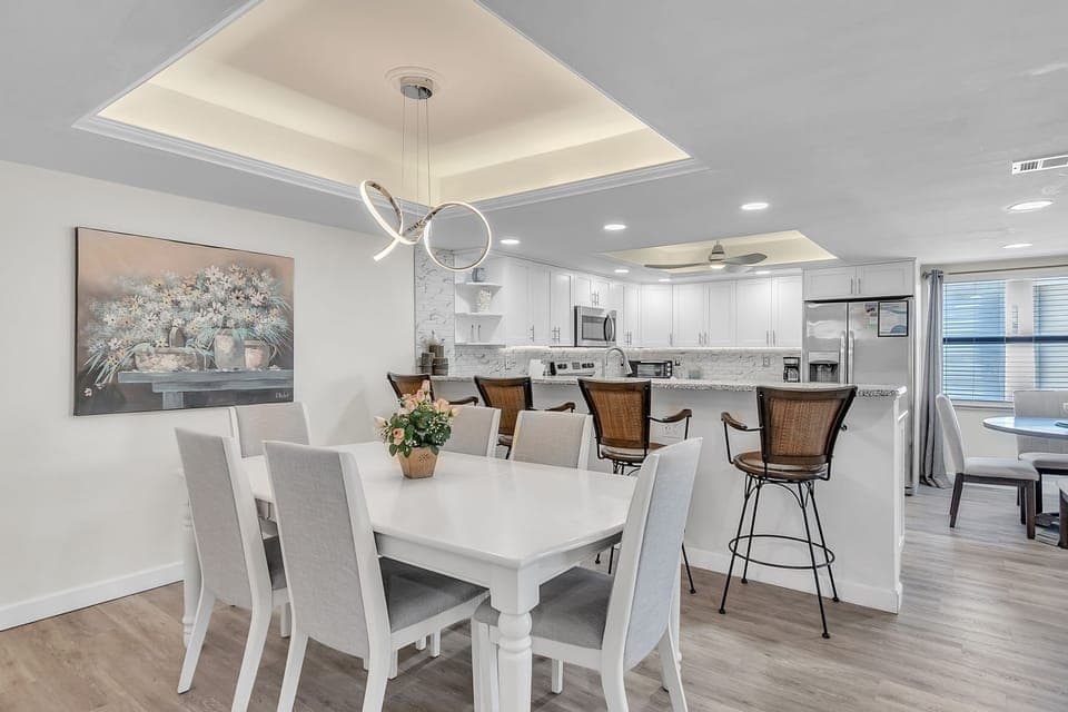 Dining Table and Extra Counter Seating - Room for Everyone!