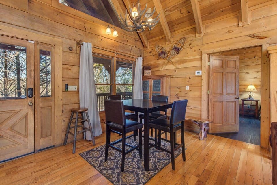 Black Bear Lodge's inviting dining area