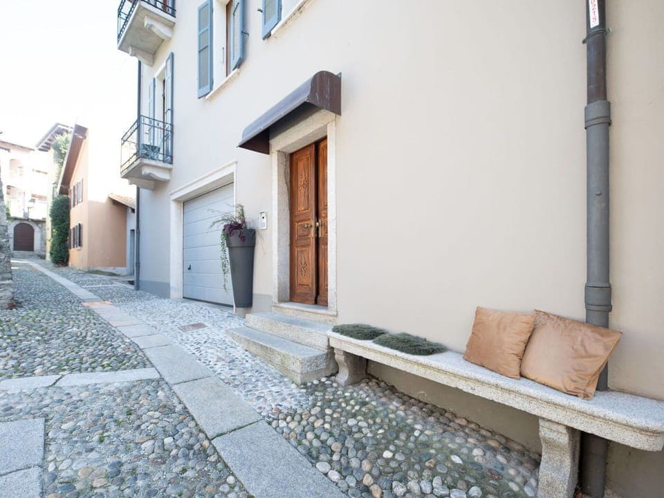 Furniture, Outdoor Furniture, Chair, Garden, Flowerpot, Patio, Outdoor Table, Estate, Houseplant, Landscaping