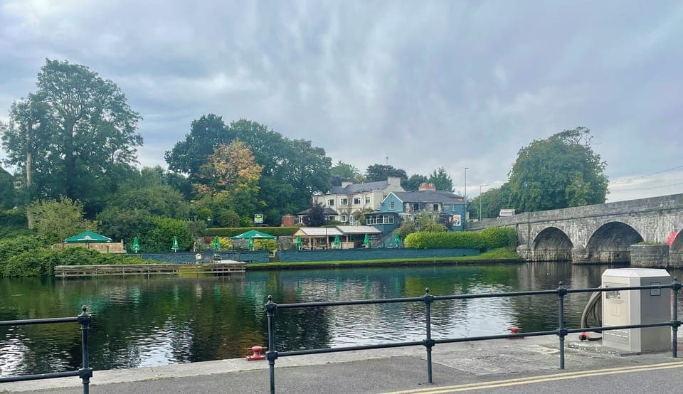 Carrick-on-Shannon bridge 7min walk, the old divide between Leitrim & Roscommon