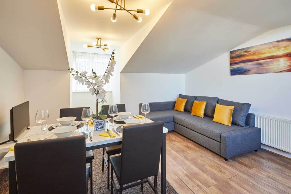 Abigail's Apartment, Wolverhampton - Host & Stay