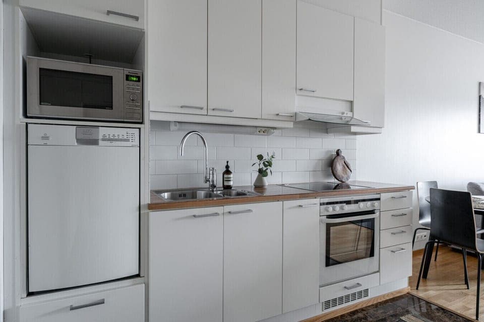 This apartment is located in historical Tampella neighborhood close to the Tampere downtown as well as Lake Näsijärvi. The apartment is a one-bedroom apartment and there is a private sauna and a glazed balcony for you to use. When renting this apartment y