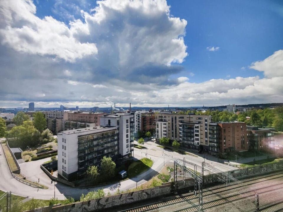 Located in a peaceful neighborhood, yet just a short walk from fantastic restaurants, charming cafes, and exciting shops, this is the perfect choice for travelers seeking comfort and convenience