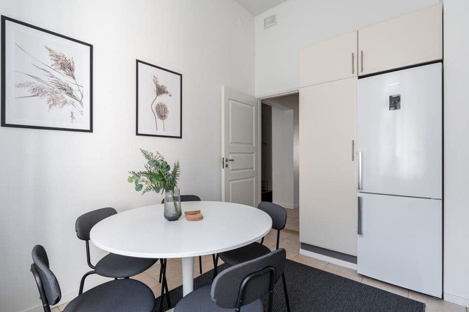 Fully equipped kitchen, where you will find all the basics for cooking. The kitchen has an oven, hob, microwave, fridge, freezer and dishwasher.