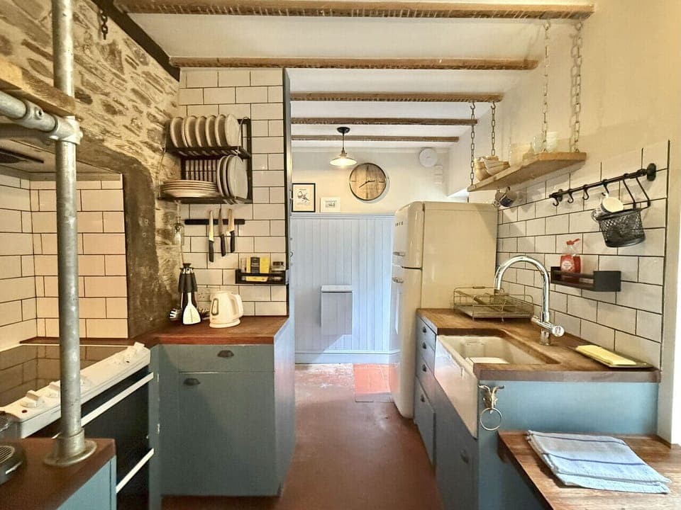 Unique kitchen with smeg fridge freezer, dishwasher and washing machine