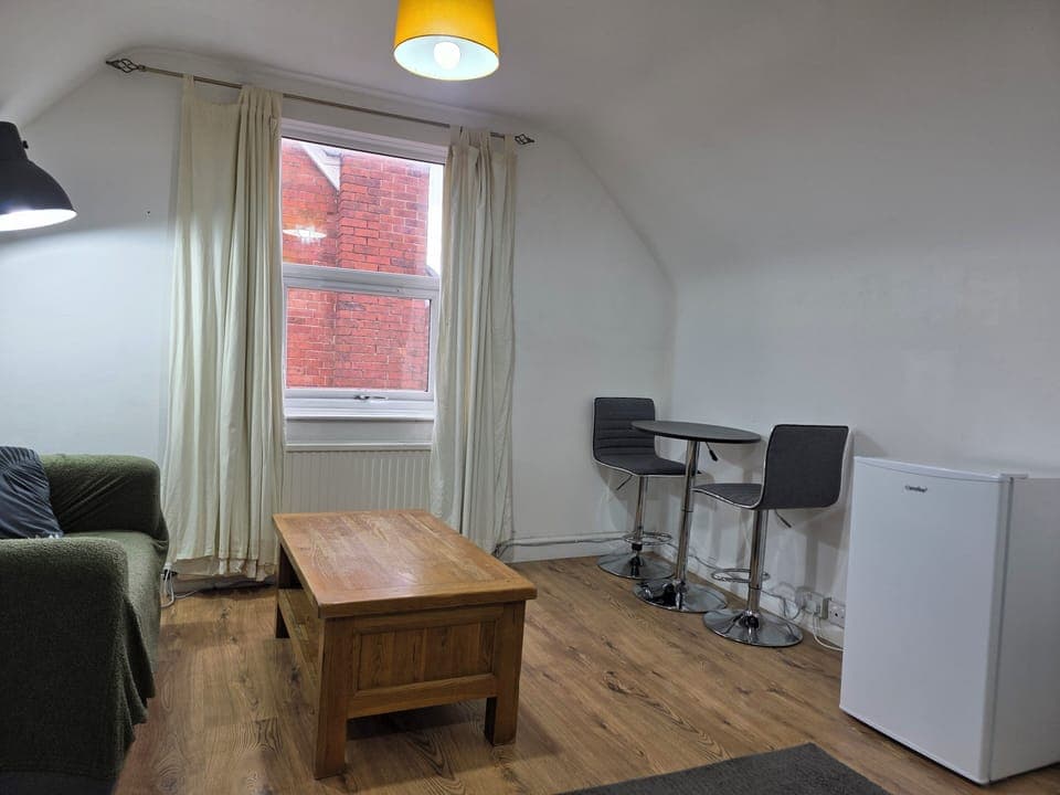 Private Living Space, Breafast bar, Fridge