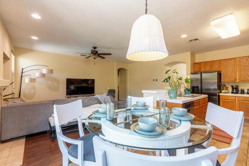 Breakfast Nook Round Table with 4 chairs