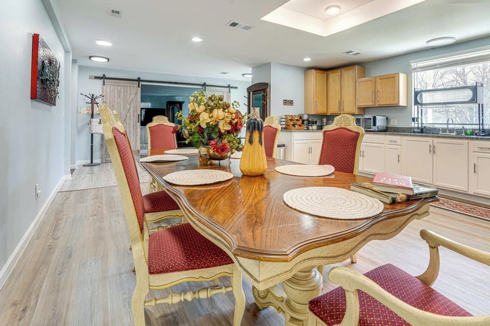 Dining Area | Dishware/Flatware