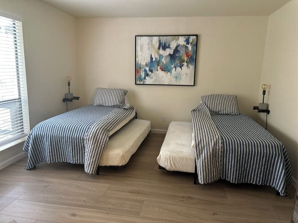 Secondary bedroom. 4 twin beds.