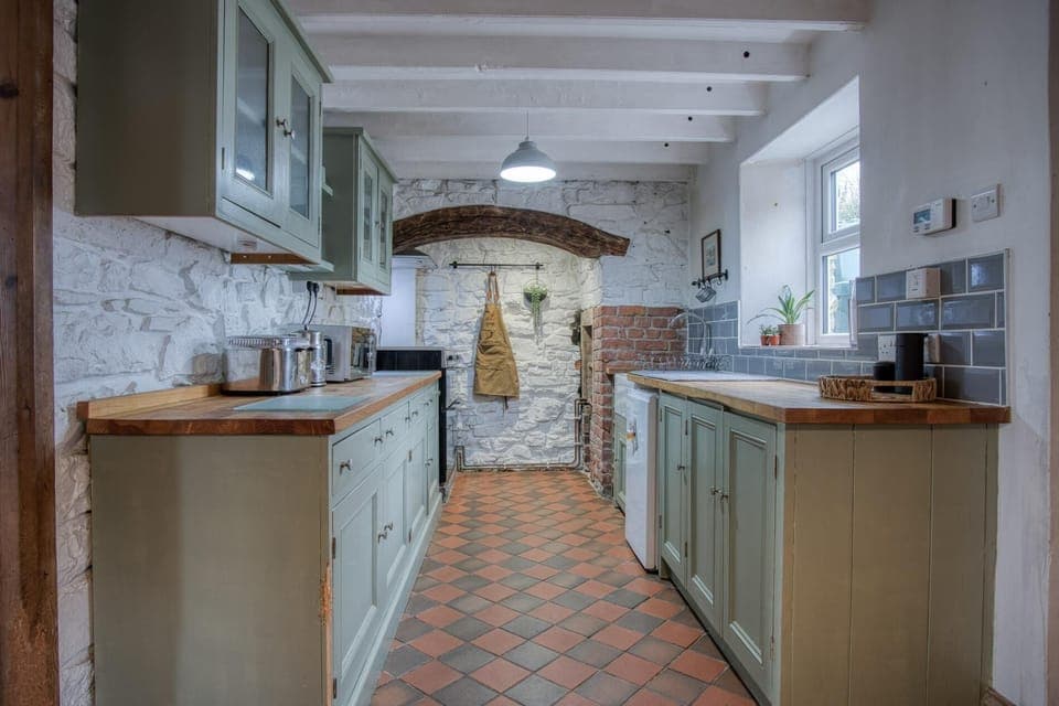 Woodcocks House - 3 Bedroom Holiday Home - Kilgetty (25075)