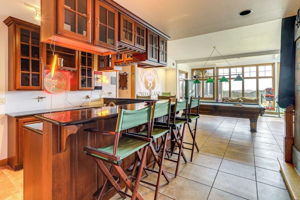 Pool House Kitchenette | Bar Seating | Hot Plate | Cooking Basics