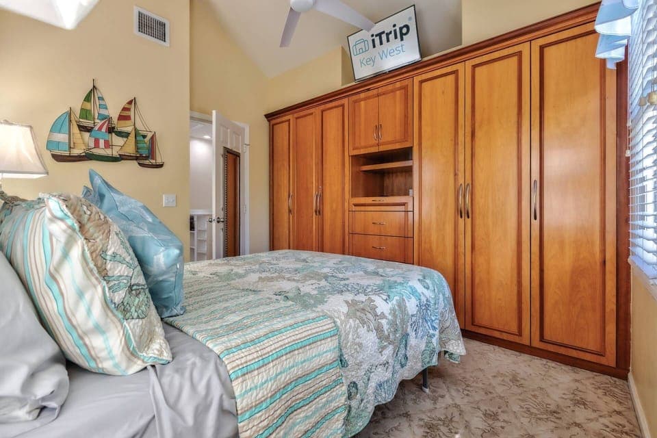 With plenty of storage space for your clothing, you'll have everything neatly organized and easily accessible during your stay.