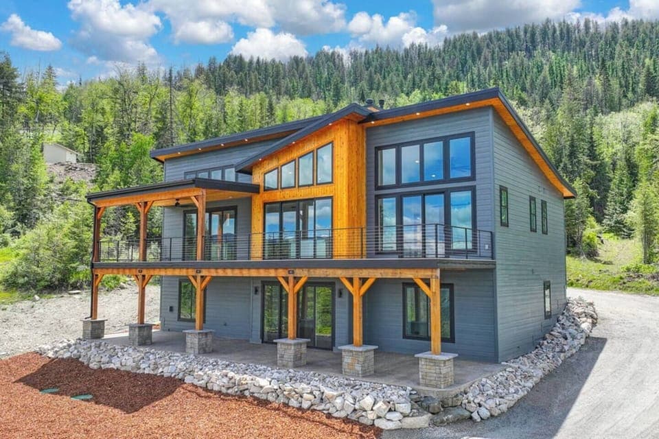 Front photo before furniture