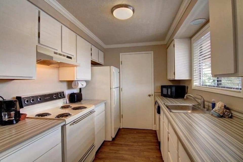 Kitchen at Sea Star Suite 257