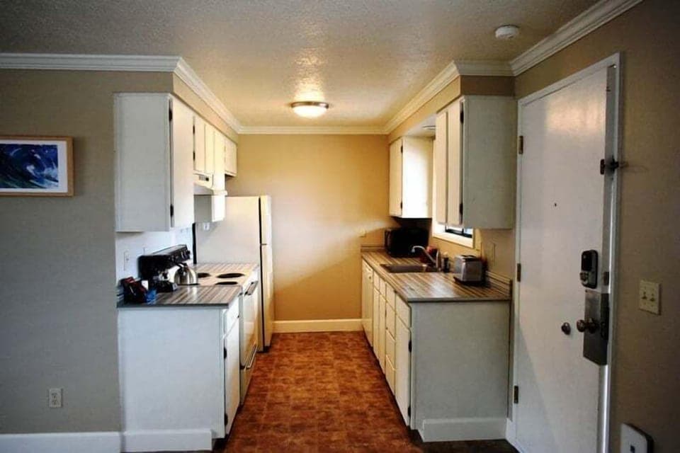 Kitchen at Sea Star Suite 256