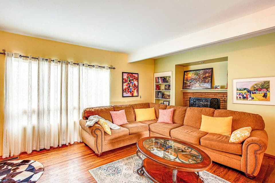 SeaTac Vacation Rental | 3BR | 2.5BA | 1,490 Sq Ft | 2 Steps to Enter