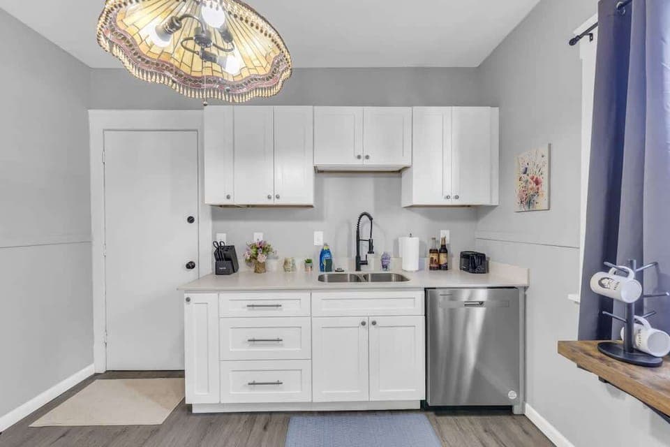 Cook up something delicious in this sparkling kitchen, fully stocked and ready for anything from a cozy breakfast to a full-blown dinner party