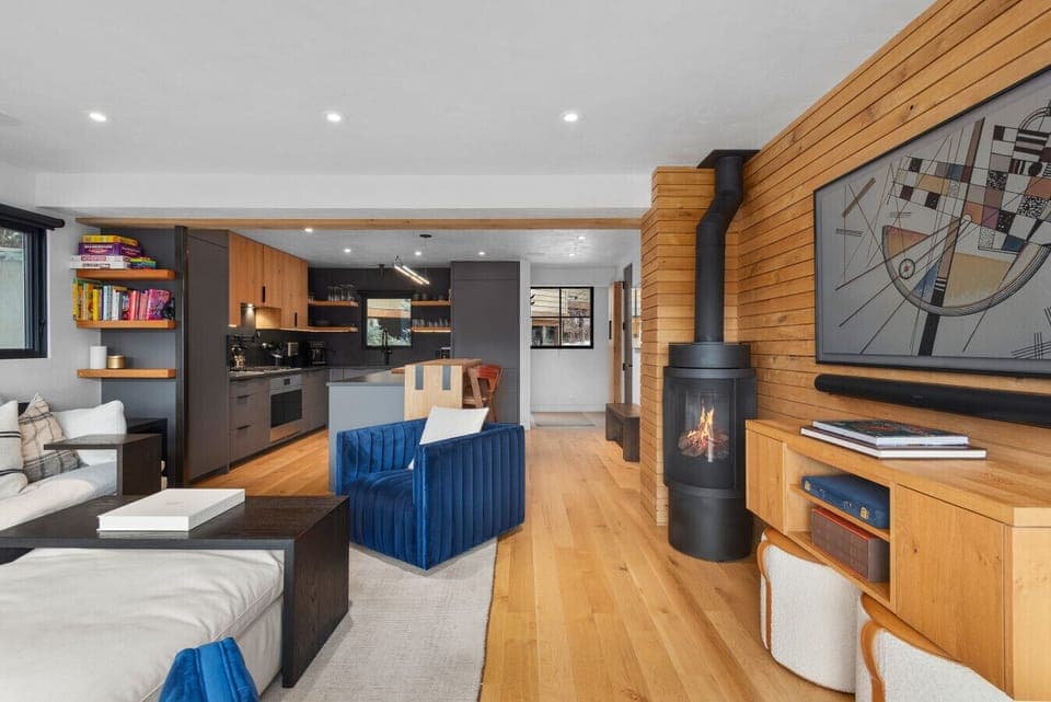 Living Room/Kitchen