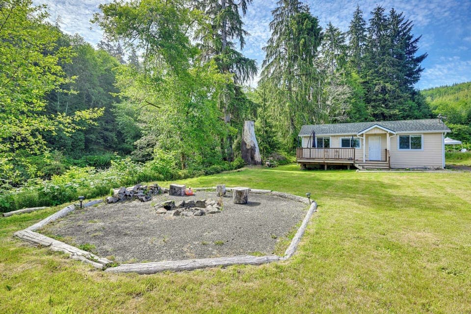 Sekiu Vacation Rental | 2BR | 1BA | 782 Sq Ft | 4 Steps Required