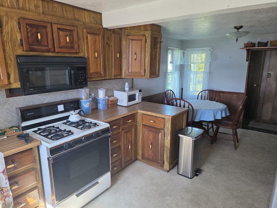 Full kitchen 