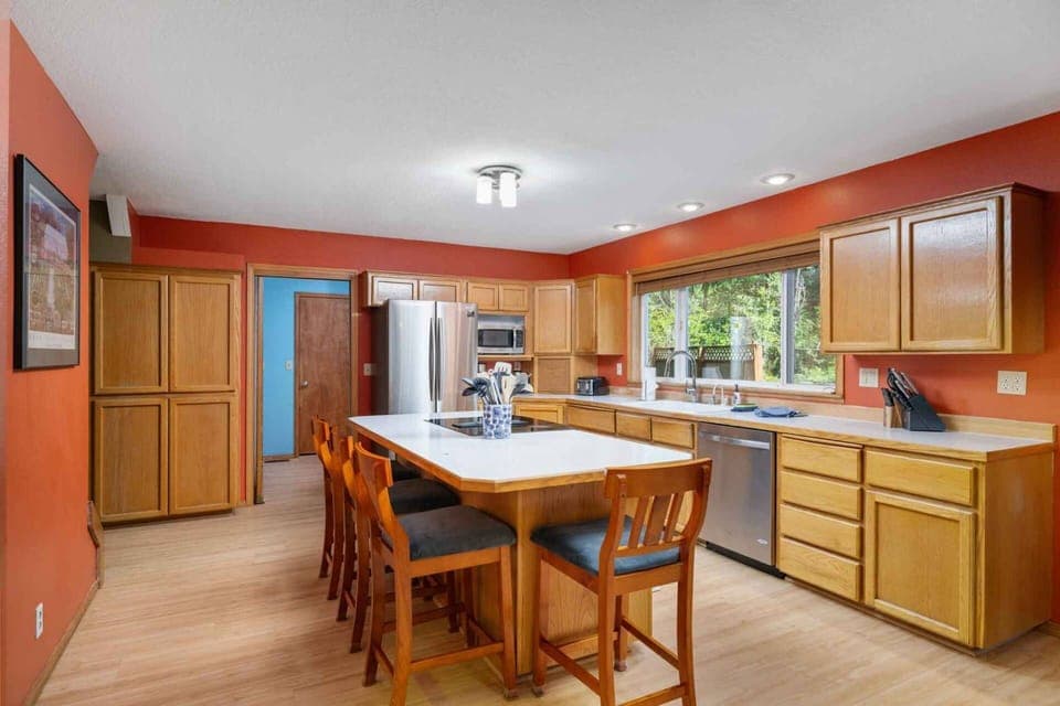 Cook delicious meals for breakfast, lunch, and dinner in this fully equipped kitchen. We suggest grabbing some ingredients from a local farm.