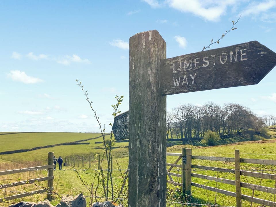 Paths directly behind the cottage | Paddock Cottage, Monyash, near Bakewell