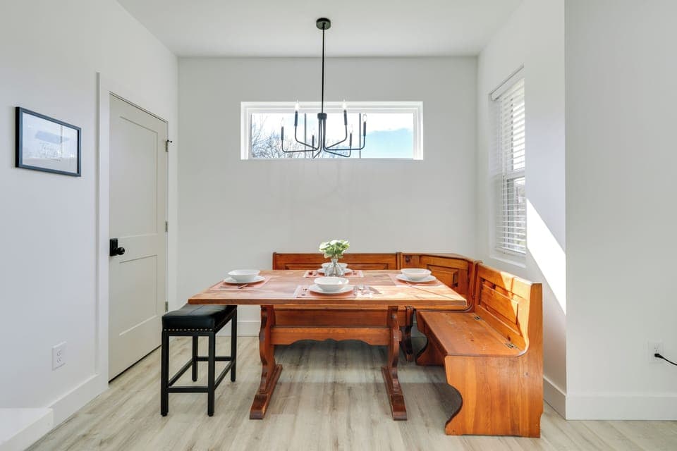 Dining Area | 1st Floor | Dishware/Flatware | Trash Bags/Paper Towels