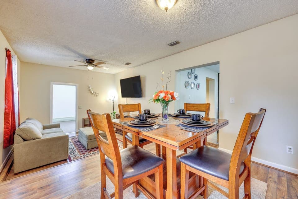 Dining Area | Dishware & Flatware | Central A/C & Heat