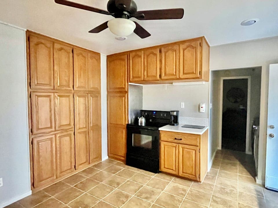 Large Kitchen - Includes All Appliances + Cooking Essentials