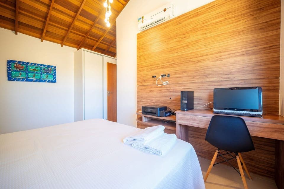 Photo of the whole room,Bedroom