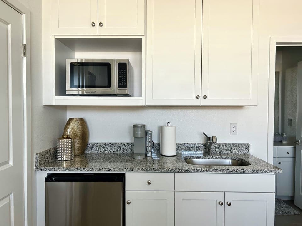 Kitchenette with microwave and mini fridge
