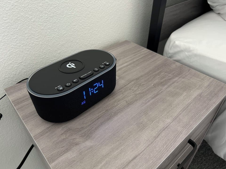 Digital clock with wireless charging