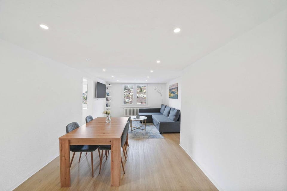 Wohnzimmer mit Esstisch