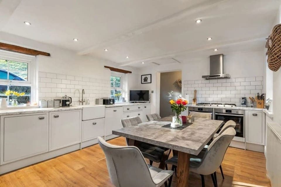 c0a57085-b8e0-4935-9a61-b38c1e72d279