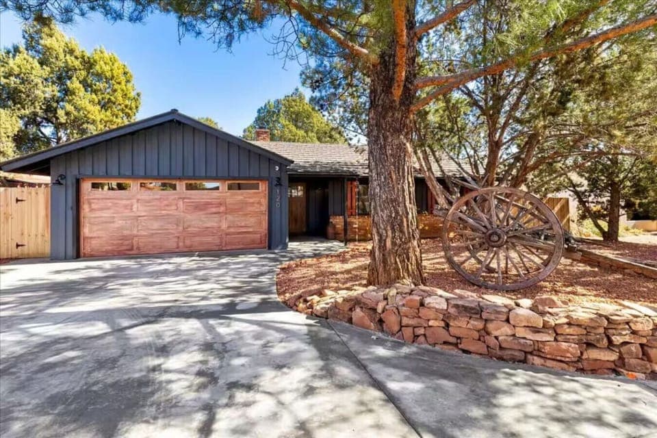 Wide Front Driveway Entrance – Easy Access and Ample Parking