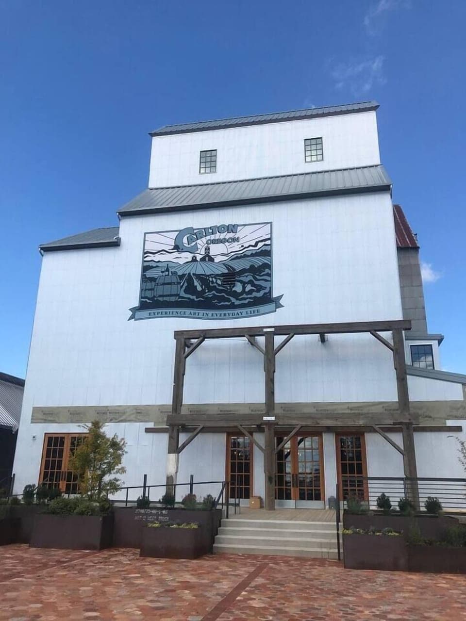 The historic grain elevator, which now hosts Flâneur Wines, is a 5 minute walk from Harvest Ridge. Perfect place to taste after you check in :)