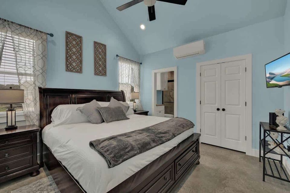 The cozy bedroom offers a plush king bed, perfect for stretching out and enjoying a restful night’s sleep.