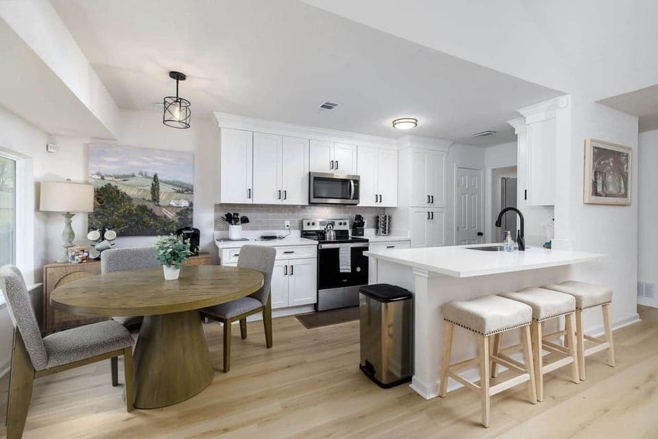 Breakfast Nook/Kitchen