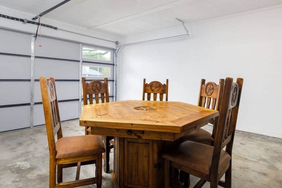 Poker/Game Table w/ Top On