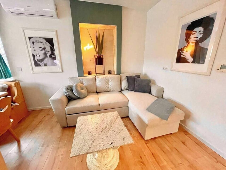 5a8bc43f 8320 49be b316 e6f5616cc6ac