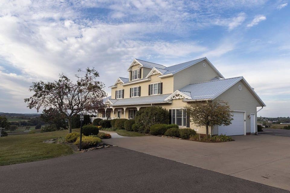 hillside-Exterior202