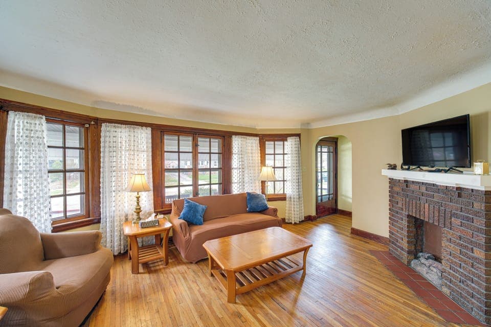 Lakewood Vacation Rental | 2BR | 1BA | 1,000 Sq Ft | 6 Steps Required