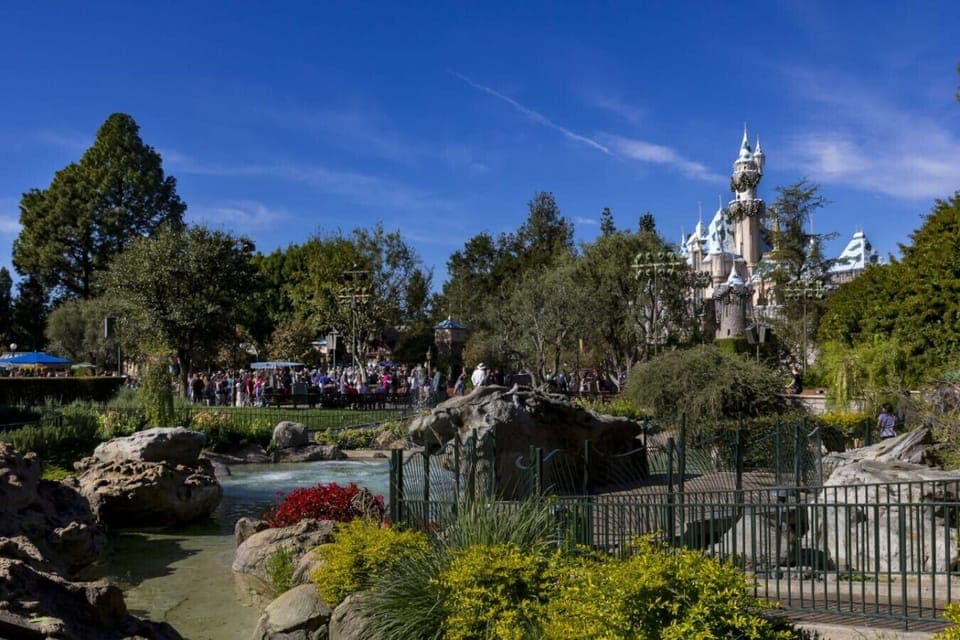 🌞 Your Dream Vacation Awaits! 🌴✨  Stay at Sunshine By The Park, just minutes from Disneyland and all the best that Orange County and Los Angeles have to offer.