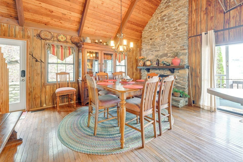 Dining Area | 1st Floor | Dishware/Flatware | Free WiFi