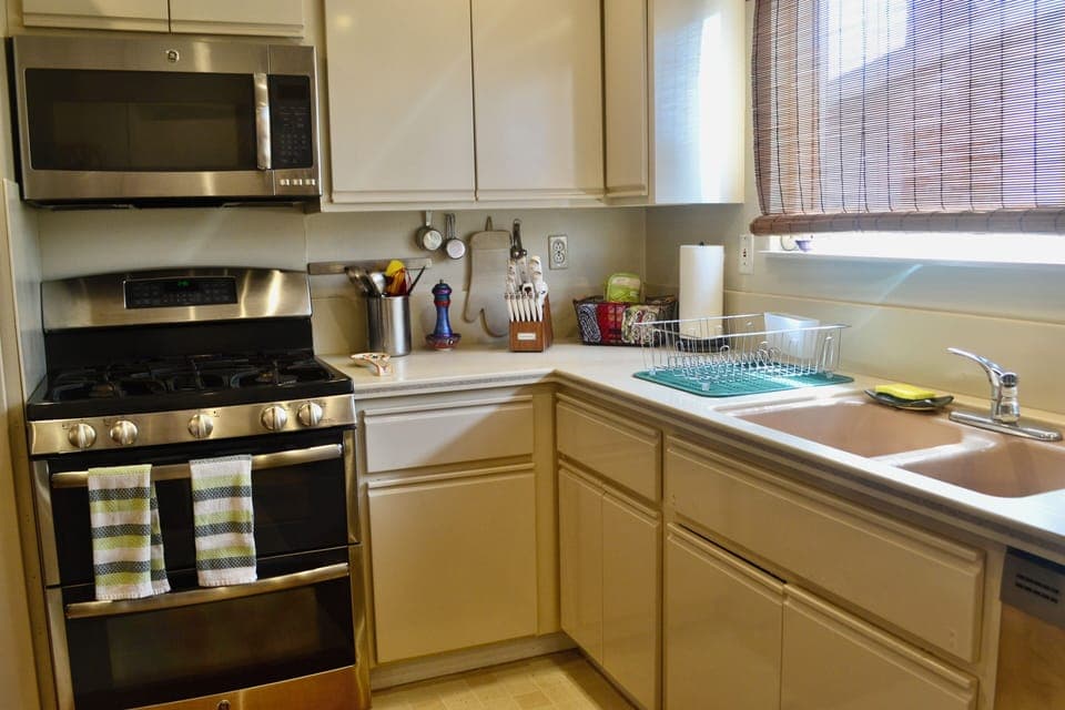 fully equipped kitchen with double oven