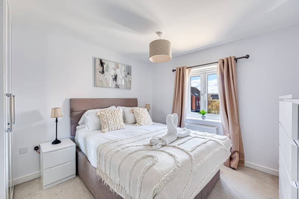 The master bedroom has a king-size bed with fresh linen and towels provided.