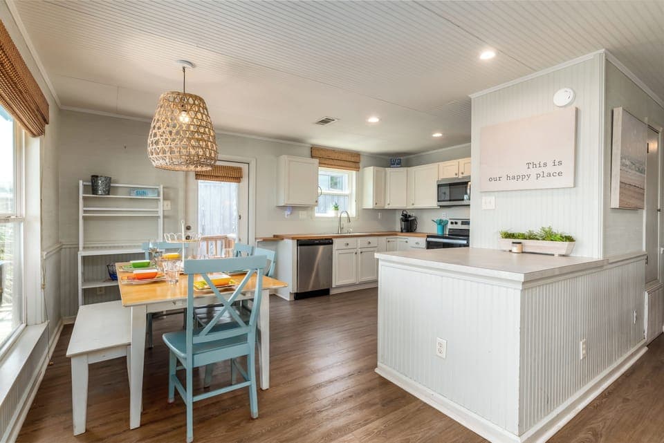 Sunny Side Up II Dining and Kitchen Area
