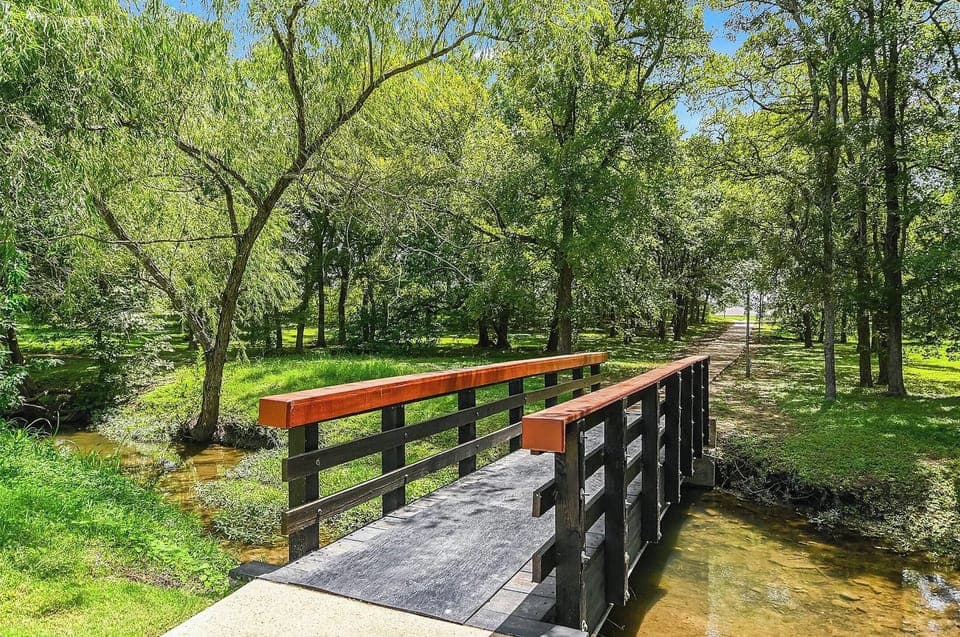 Scenery trail nearby 