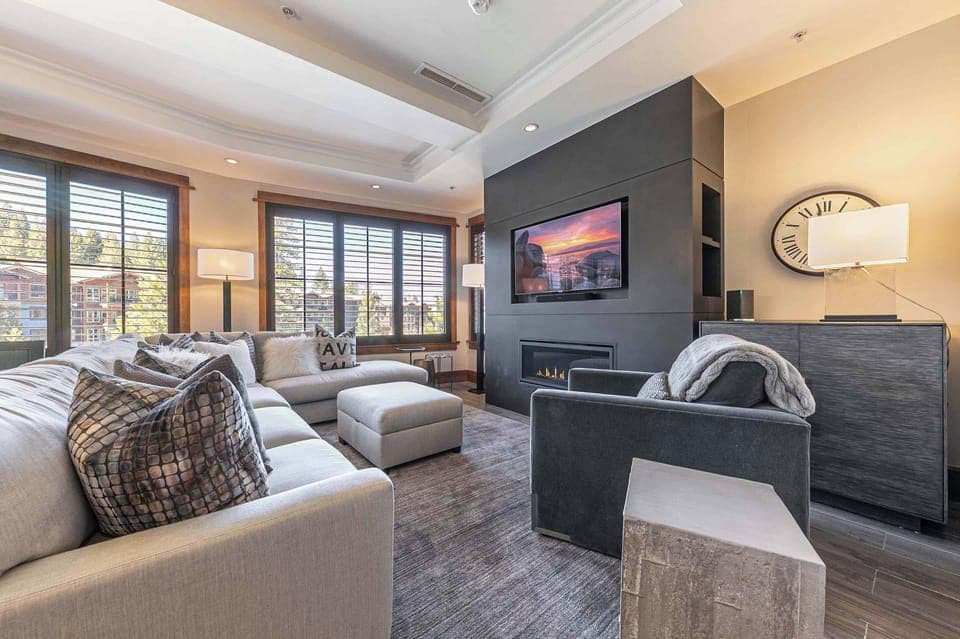 4001 Northstar Dr Unit 302-print-010-013-Interior-3220x2144-300dpi